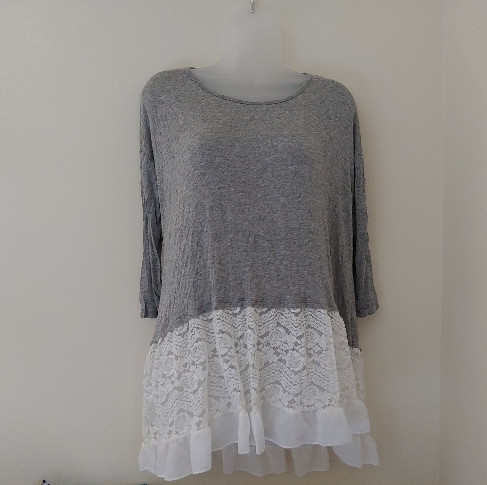 Sz M Gently Used Flowy Grey Lace Trim Tunic